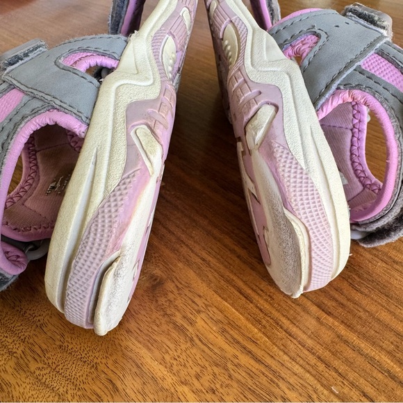Eddie Bauer Gray and Pink Sandals with Adjustable Velcro Straps. Size Gi… - Picture 8 of 11